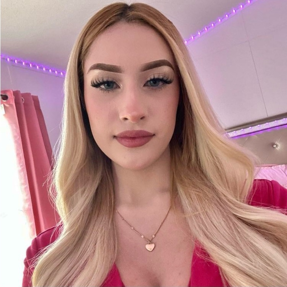 Meet your Posher, Estrella✨🍓